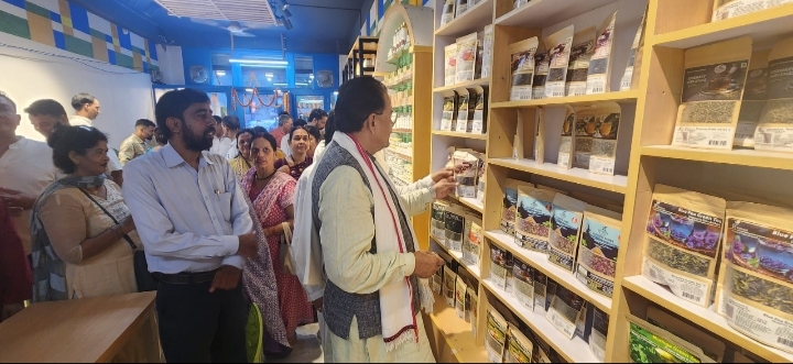 विरासत स्टोर के शुभारंभ पर बोले सांसद अजय भट्ट, ‘वोकल फॉर लोकल’ को साकार कर रहे हैं गिरीश कांडपाल